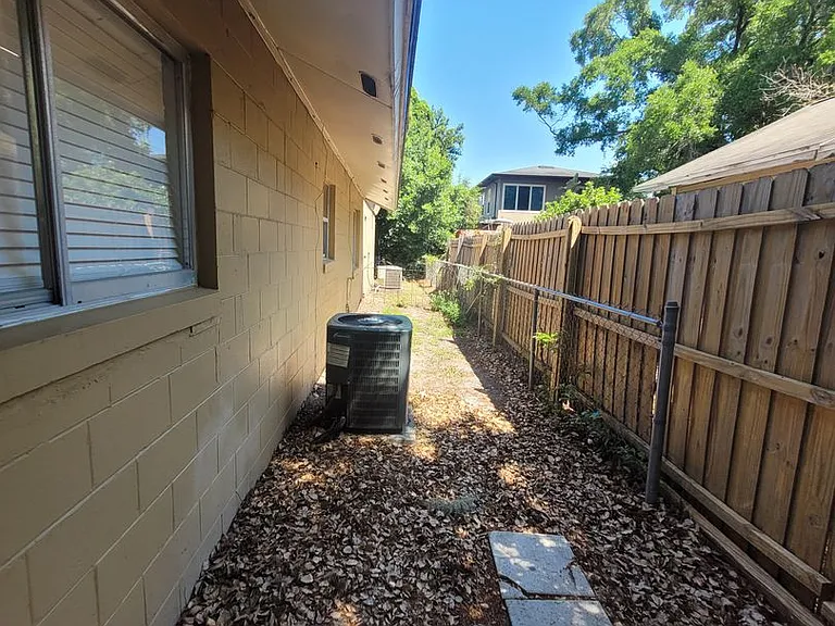937 Aragon Ave — Photo 23