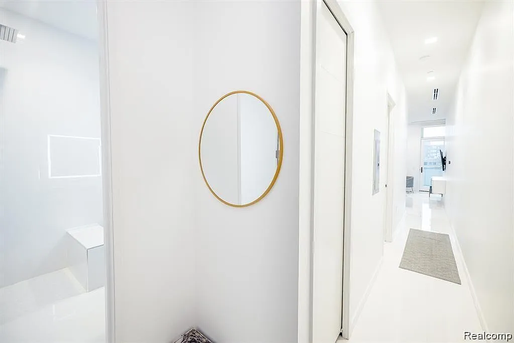 1 bed, 757 sqft, $3,000 — Photo 3