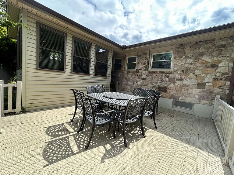 1449 Harris St — Photo 4