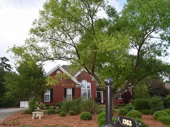 Beautifully Landscaped Yard