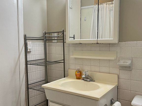 4th image of 207 Saint Lo Cir