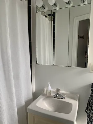 Rented by M.Grossman R.E. Management | media 16