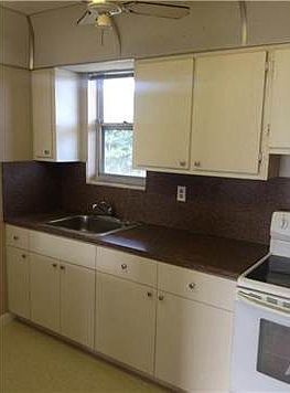 2nd image of 1700 NE 191st St APT 303