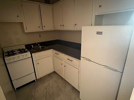 5th image of 254 W 98th St APT 5D
