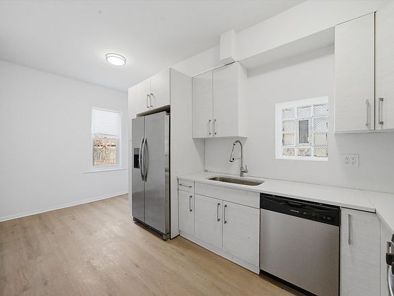 3rd image of 1446 E 71st Pl