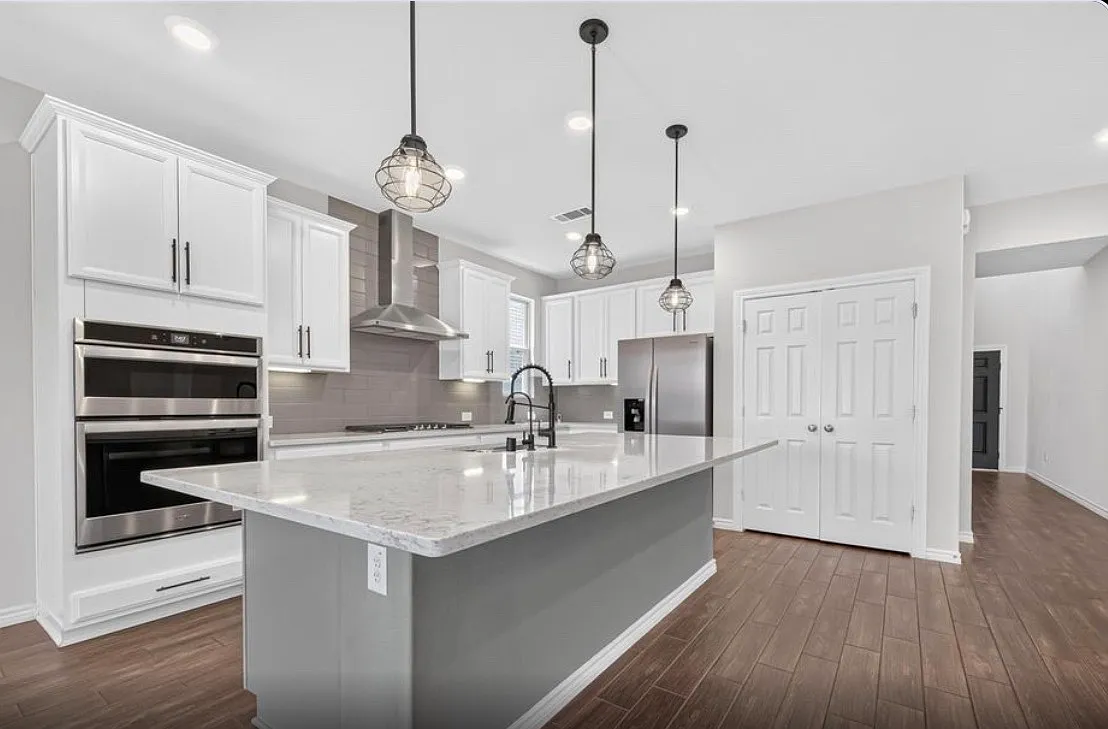 4 bed, 2700 sqft, $3,300 — Photo 3