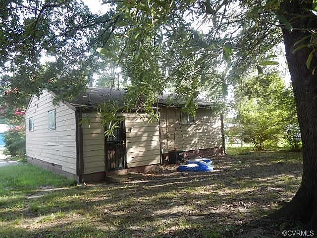 2nd image of 1608 Carrington St