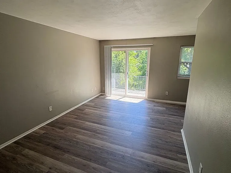 Peoria Place Apartments — Photo 4