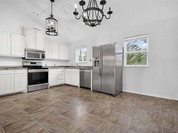 5th image of 333 Fairlane Ave