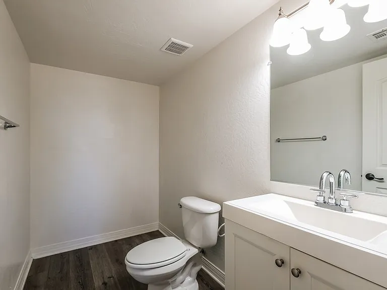 10438 W Georgia Ave — Photo 15