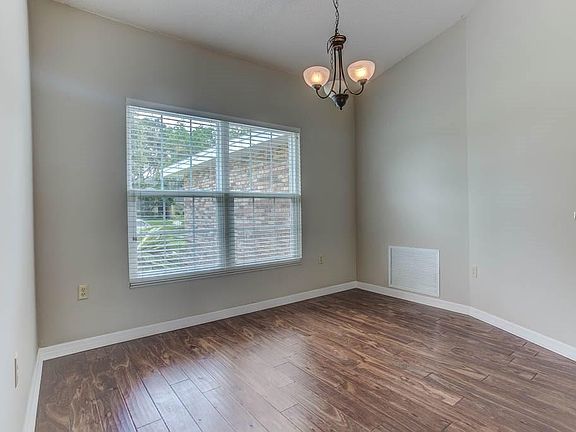 3rd image of 8525 Tulip Ct
