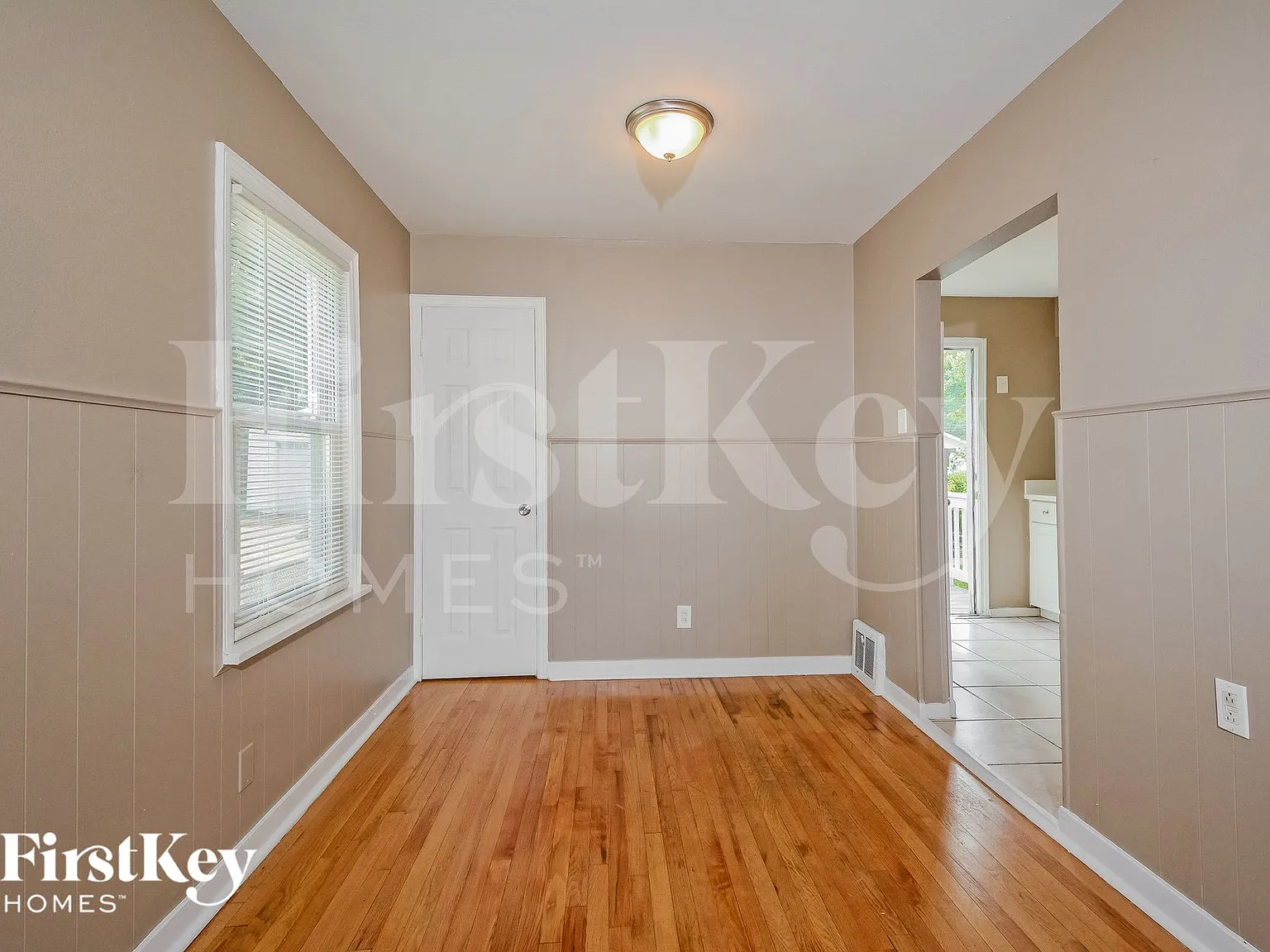 3 bed, 1.0 bath, 1075 sqft, $1,335 — Photo 4