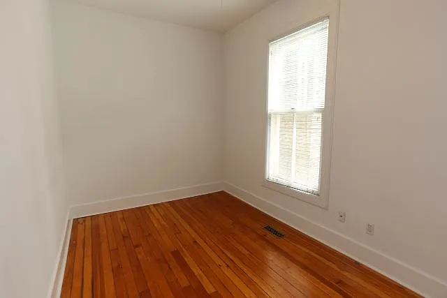 1111 W Roscoe St #2 — Photo 15