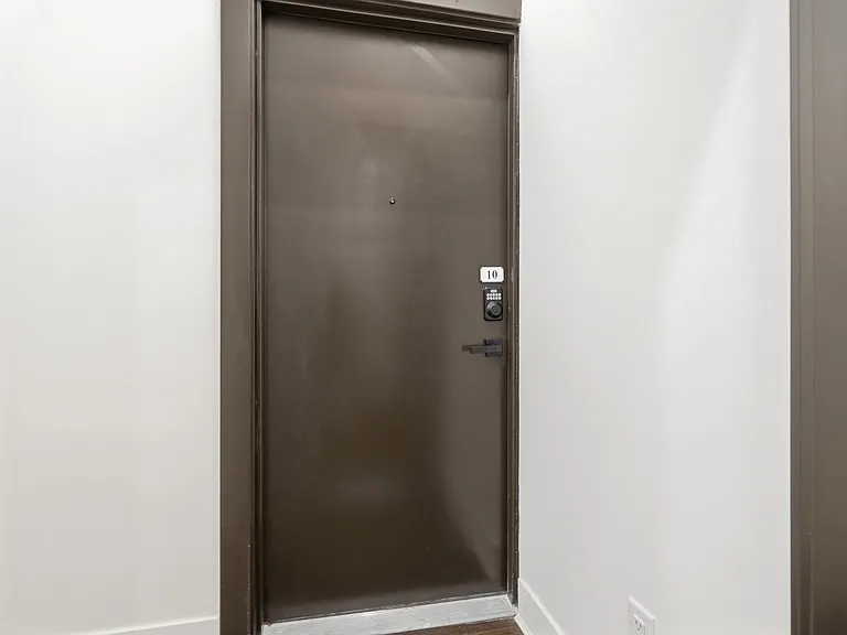 907 Main St #10 — Photo 30
