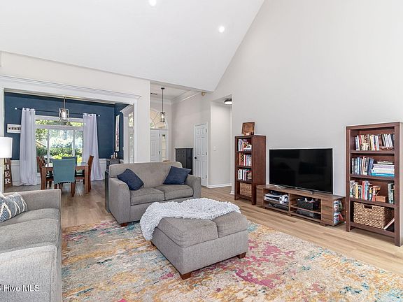 4th image of 1349 Shadow Oak Drive