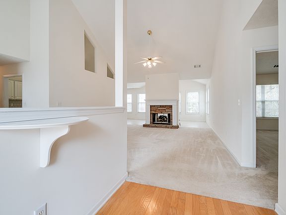5th image of 6118 Devonshire Dr