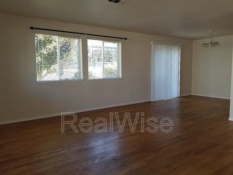 1527 Hamilton Ln — Photo 7