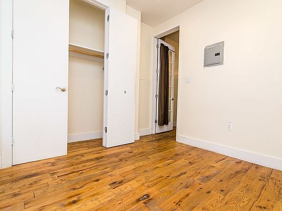 4th image of 318 Melrose St #2B