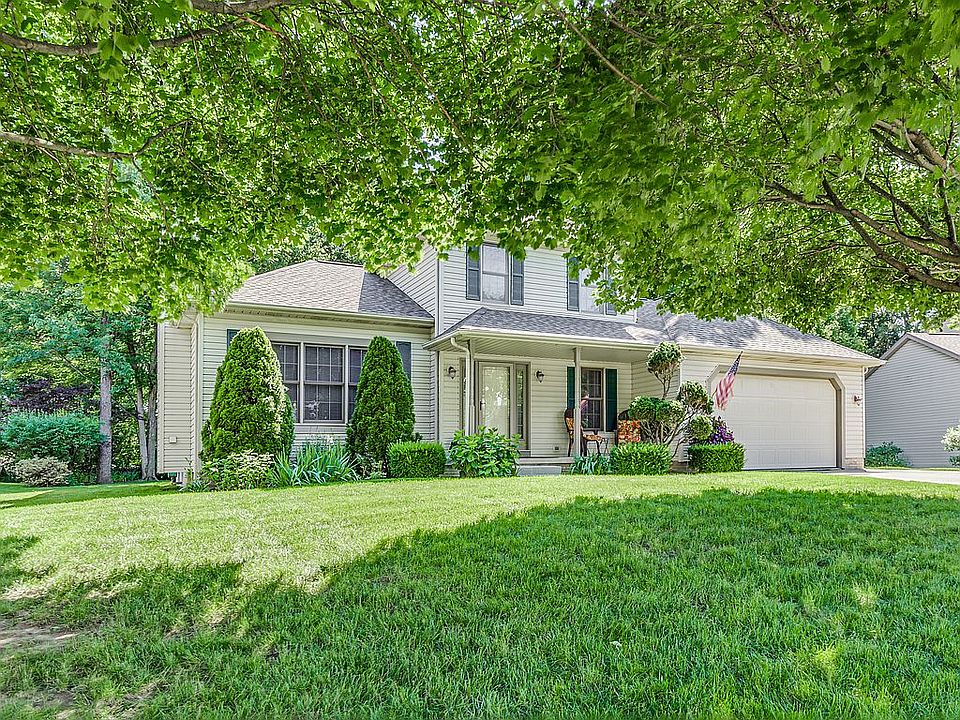 Beautiful home in Greentree!