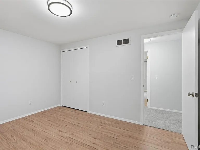 1880 Welling Dr — Photo 26