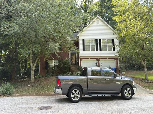 1146 Parkwood Trce, Stone Mountain, GA 30083