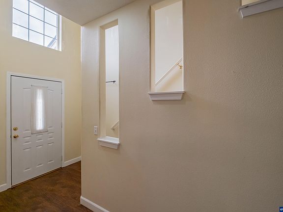 5th image of 4237 Strawberry Ct NE