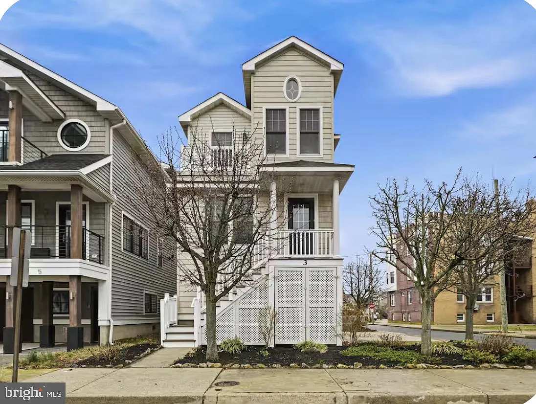 3 bed, 2.5 bath, 1482 sqft, $2,450 — Photo 1