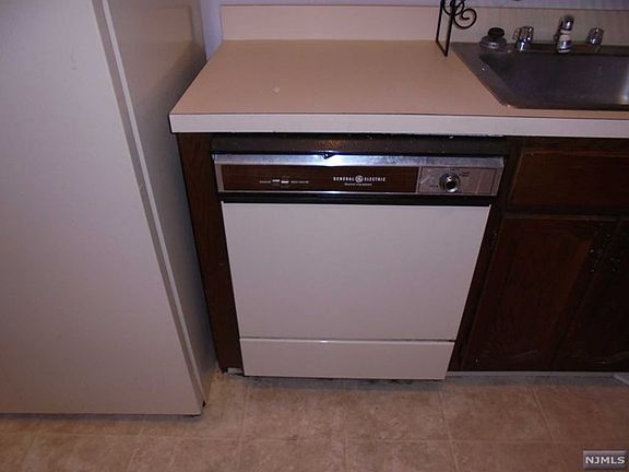 5th image of 506 Wanaque Ave APT 6