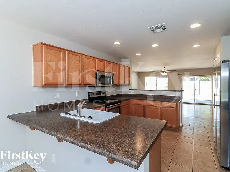 2854 E Phelps Rd — Photo 6