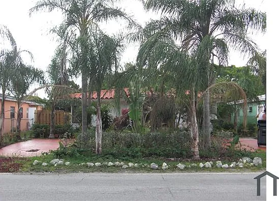 5 bed, 2300 sqft, $2,500 — Photo 4