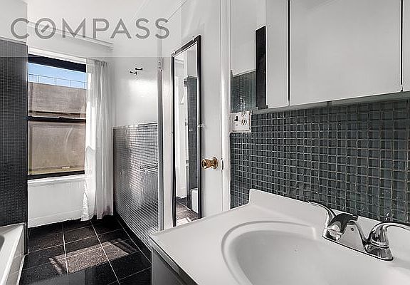 4th image of 678 Degraw St #4
