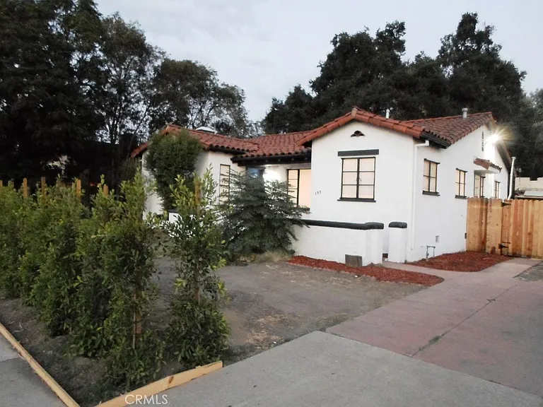 1574 N Orange Grove Ave — Photo 35