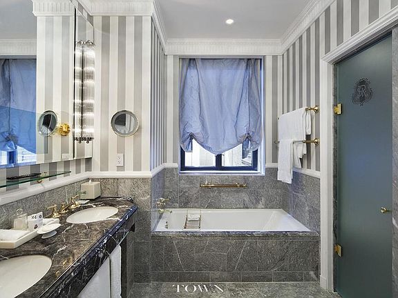 4th image of 2 E 55th St #808