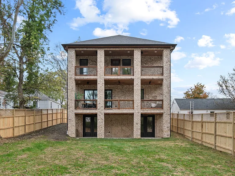 1240 Kenmore Pl — Photo 78