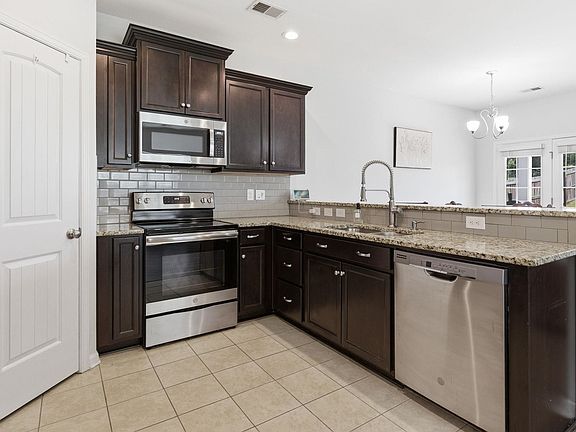 5th image of 712 Hayden Ln