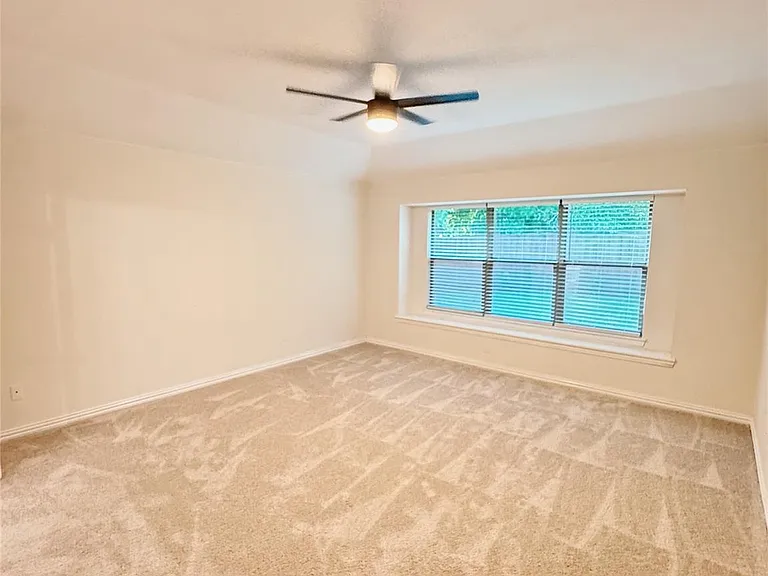 7504 Shasta Dr — Photo 2