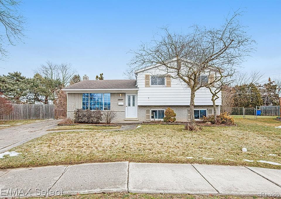 1st image of 32280 Yonka Dr