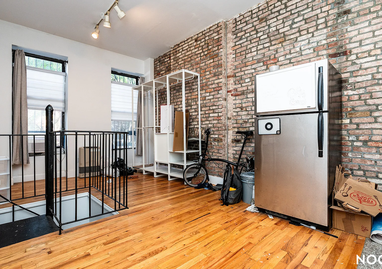 346 Gates Avenue — Photo 2