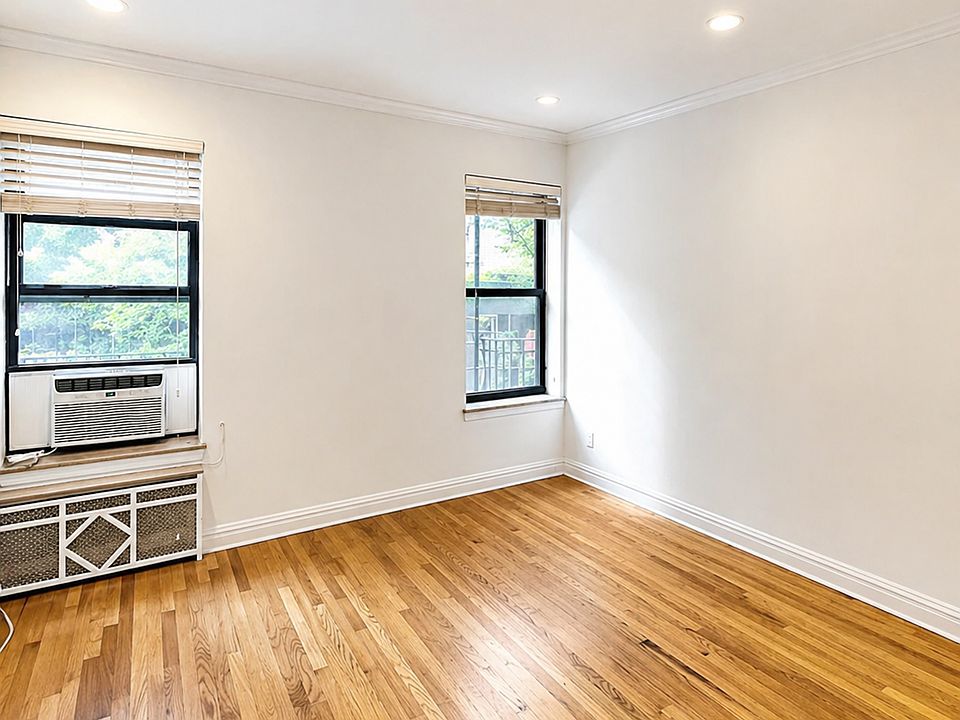 2nd image of 33 W 63rd St APT 3D