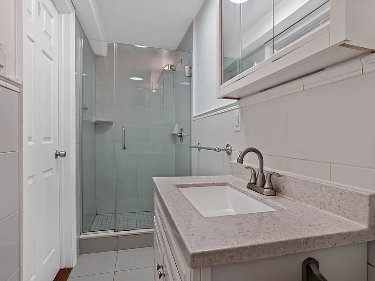 16 Russell St #GROUND-FLOOR — Photo 8