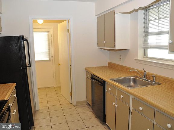 4th image of 200 Fishermans Ln