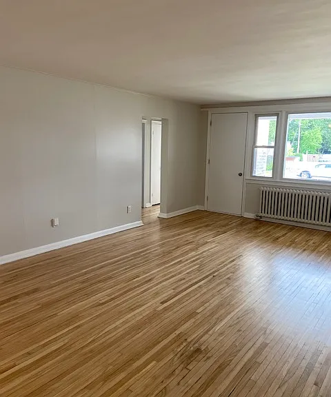 1094 Athlone St — Photo 2