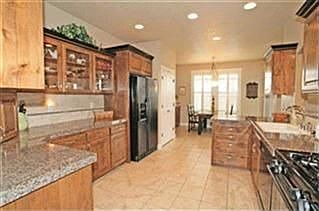 4th image of 946 N Yarmouth Pl