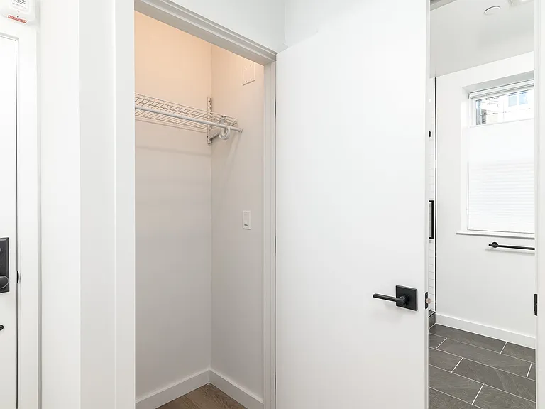 181 Bartlett — Photo 10