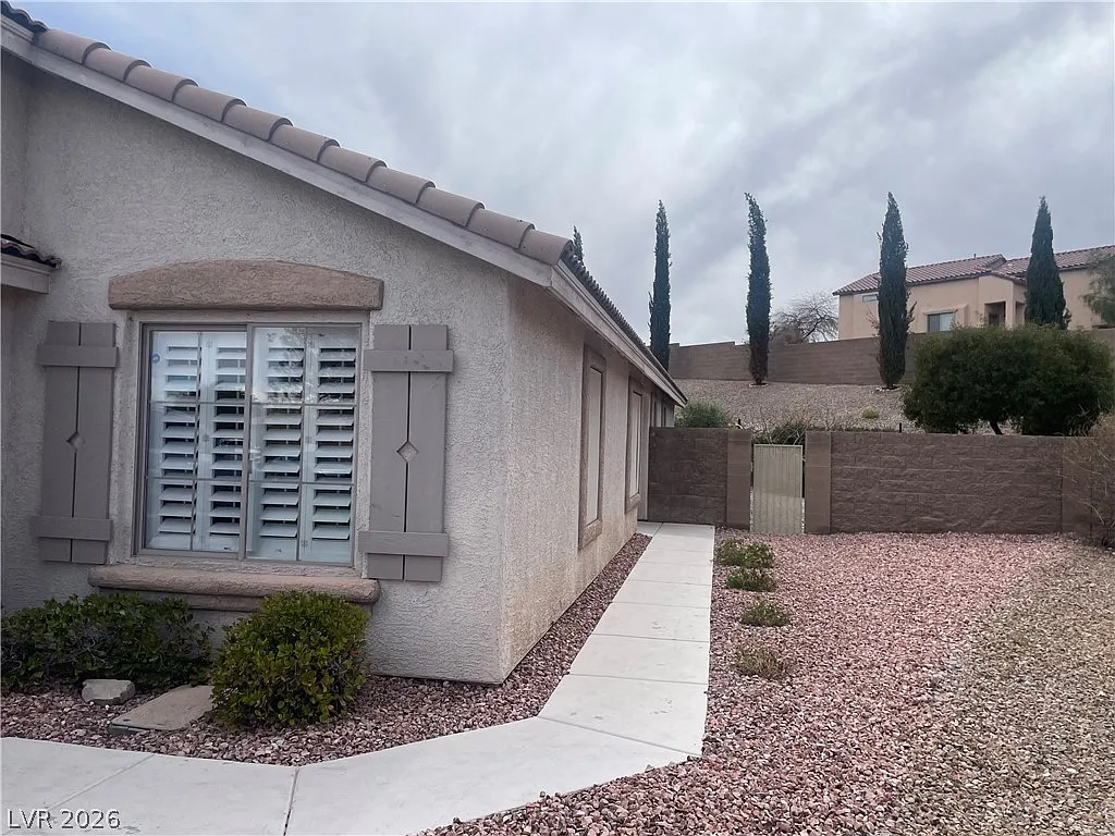 3 bed, 2.0 bath, 1521 sqft, $2,250 — Photo 3