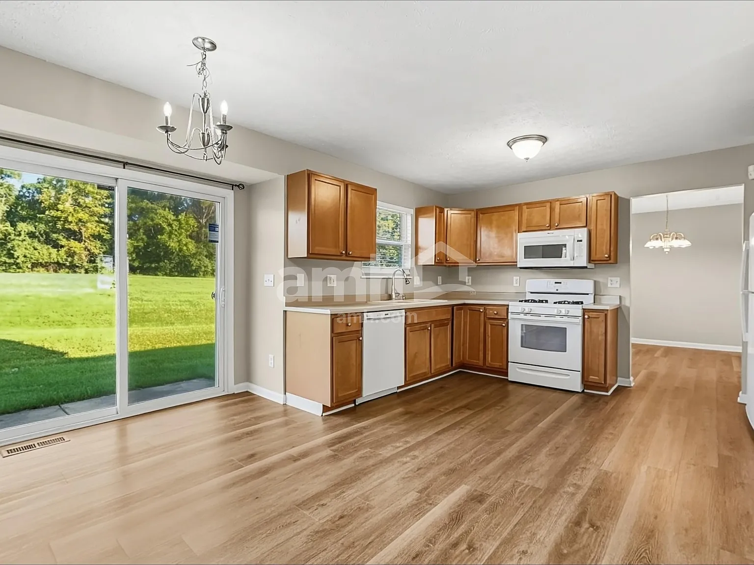 4 bed, 2.5 bath, 1866 sqft, $2,580 — Photo 4
