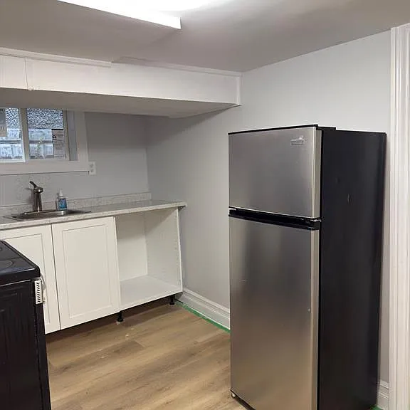576 Shepherd St E #LOWER — Photo 3