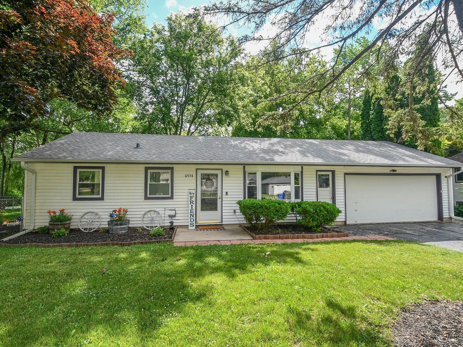 W144S6938 Dover Ln, Muskego, WI 53150 | Zillow