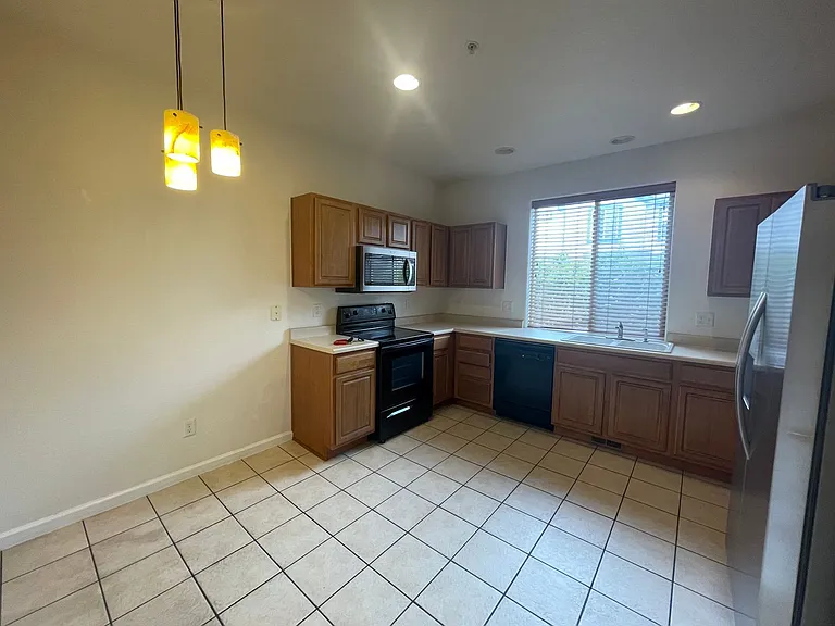 2845 Willow Tree Ln — Photo 8