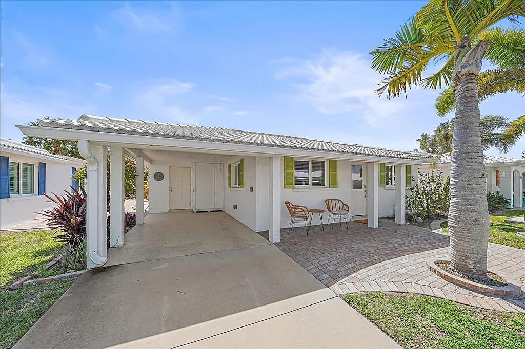 Building Photo - 914 Spanish Dr S #76